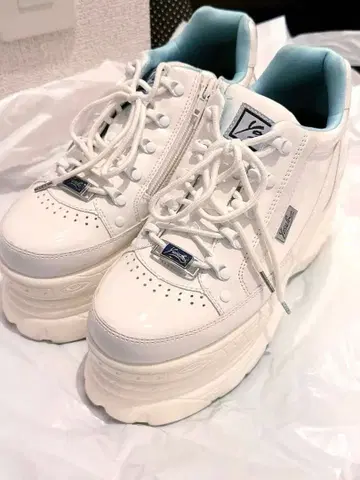 요스케 YOSUKE 통굽 스니커즈 화이트 24.0cm