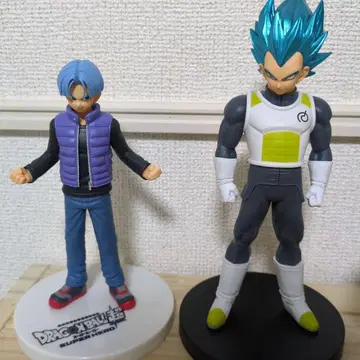드래곤볼 피규어 세트 트렁크스와 베지터