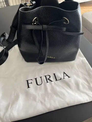 FURLA 블랙 복조리백 수납 가방 포함
