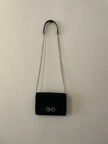 블랙 숄더백 체인 스트랩