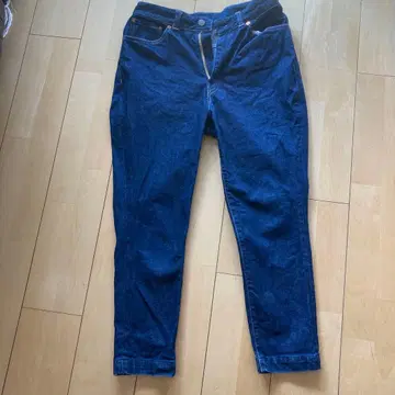 다크 블루 데님 팬츠 R 로고 포함