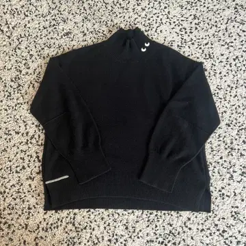 유니클로 아냐 블랙 캐시미어 하이넥 스웨터 M 사이즈