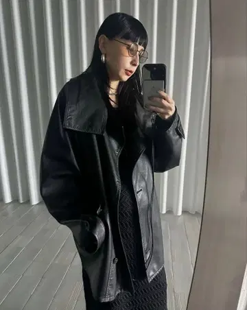 AMERI 페이크 가죽 자켓 블랙