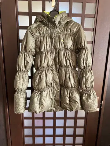 PUMA 후드 부착 카키 다운 자켓