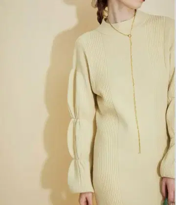 마드모아젤 로페 퍼프 슬리브 허리 쉐이프 니트 원피스