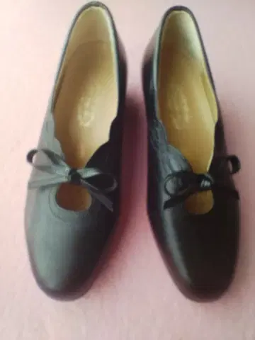 리본 포함 오픈토 플랫슈즈