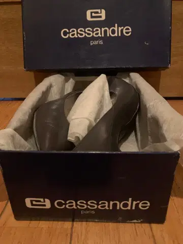 cassandre 그레이 펌프스