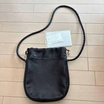 누이트멜 블랙 가죽 복조리 숄더백