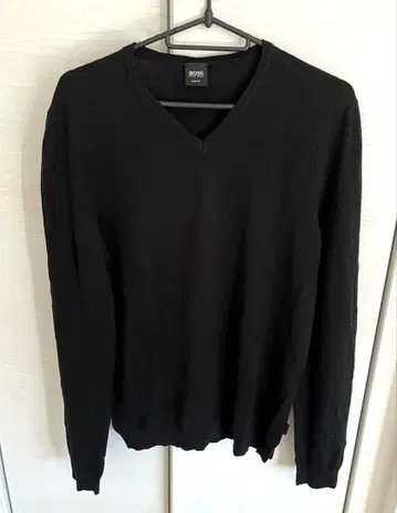휴고보스 V넥 스웨터