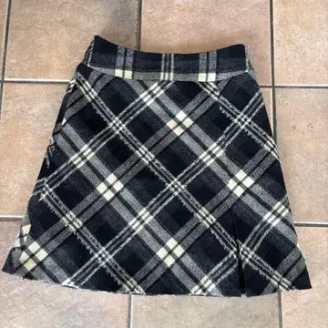 언타이틀 UNTITLED 울 체크 무늬 타이트 스커트