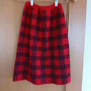 빨간색과 블랙 체크 무늬 니트 스커트 쇼와 레트로