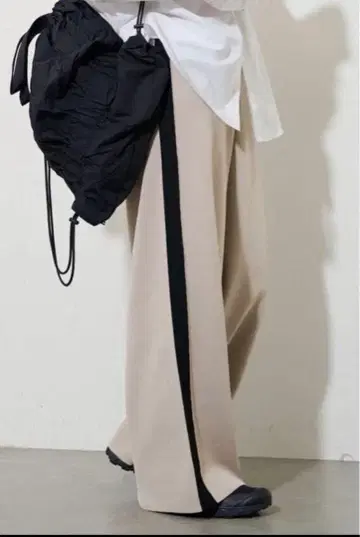 가격 인하 [완판] JOURNAL STANDARD 워셔블 트랙 팬츠