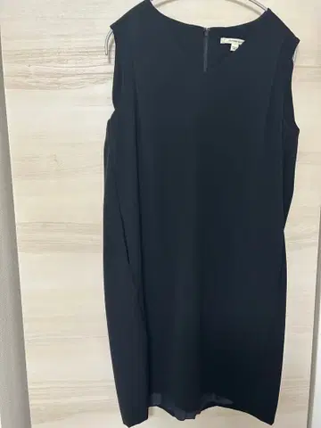 슬리브리스 드레스 블랙