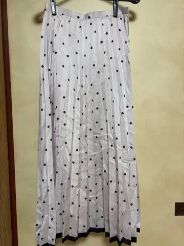 미사용품 루루 윌비 도트 무늬 새틴 플리츠 스커트 알아바일