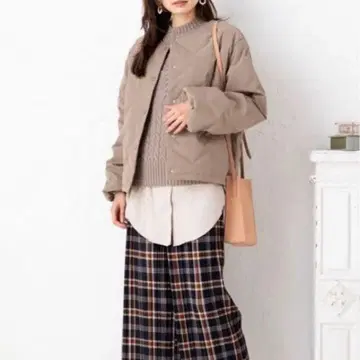 새상품급 MARBLE WALTZ 심리스 노카라 다운 자켓