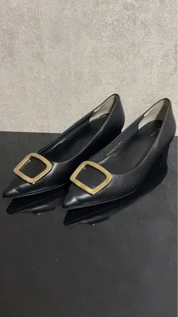 란다 RANDA 스퀘어 골드 버클 펌프스