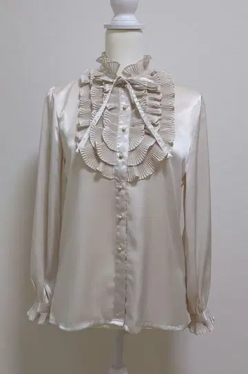 도쿄 블라우스 프릴 블라우스 베이지 새틴