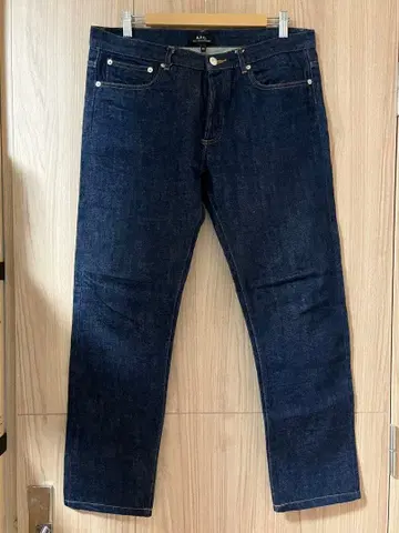 A.P.C. 프티 뉴스탠다드 셀비지 데님 W34