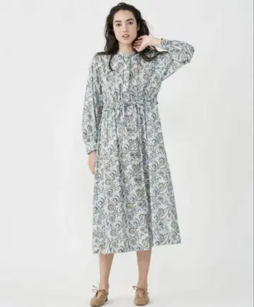 솔레이야드 꽃무늬 롱 원피스 옅은 블루