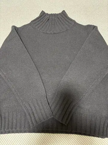 마가렛호웰 터틀넥 두꺼운 원단 스웨터