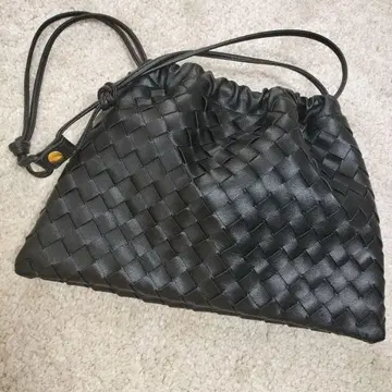 인트레차트 블랙 PU 가죽 뜨개질 숄더백 더스트백 복조리