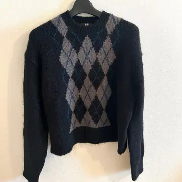 유니클로 플러피 크루넥 스웨터 미사용 새상품, 새상품급 M 사이즈