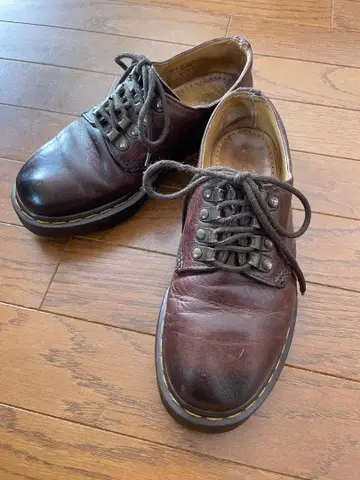 닥터마틴 UK4 브라운 가죽 통굽 레이스업 슈즈