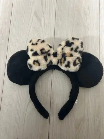 레오파드 무늬 리본 포함 귀 머리띠