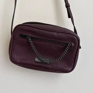 버건디 가죽 숄더백