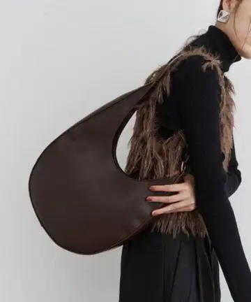 DFFUR. 오벌 2way 원숄더백 브라운