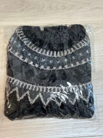 차콜 노르딕 무늬 스웨터 M 사이즈