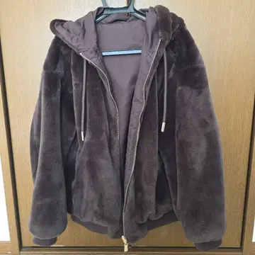 플리스 소재 후드 부착 점퍼 다크 퍼플 리버서블