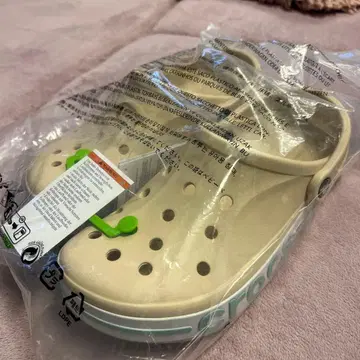 crocs 베이지 클로그 샌들