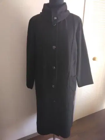 블랙 버튼 롱 코트