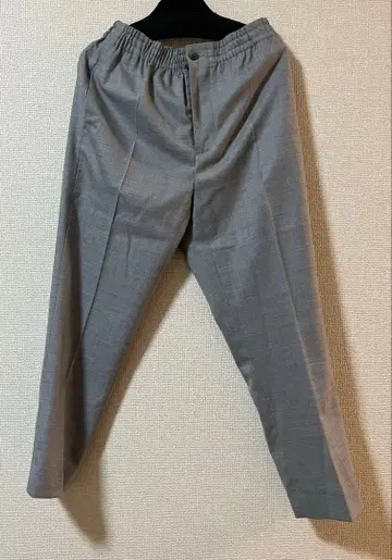 Gypsohila 센터 프레스 테이퍼드 팬츠