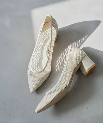 새상품급 24.5cm 루 테드 4.5cm 포인트 넷 펌프스