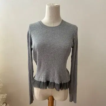 이에나 밑단 프릴 리브 니트 그레이