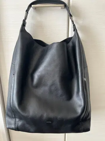 FURLA 블랙 가죽 핸드백