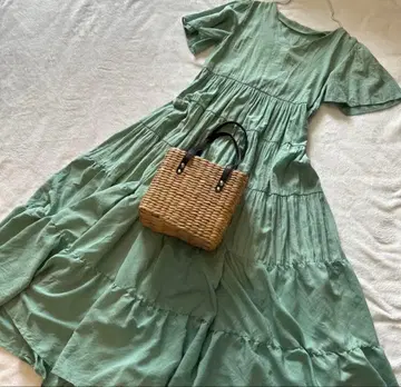 벌스데이 바쉬의 민트 그린 티어드 원피스 가격 인하