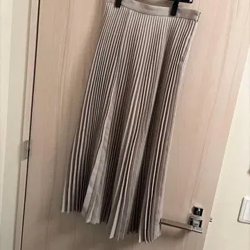 Cen. 라이트 그레이 그레이지 플리츠 롱 스커트 42 새상품