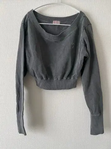 JUEMI 오프숄더 맨투맨 그레이