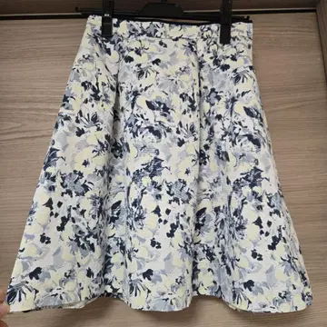 아푸와이저 리셰 플레어 스커트 꽃무늬