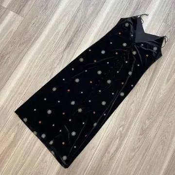 GLITTER EMBROIDERY VELOUR LONG TOP