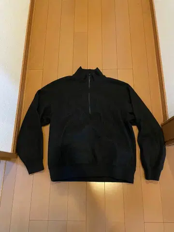 유니클로C 브러쉬드 맨투맨 하프 지퍼 셔츠