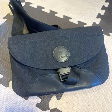 ALPAKA 바디백 블랙