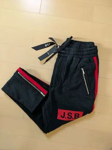[ J.S.B. ] 택 포함 새상품 조거 팬츠 블랙/빨간색 L 사이즈