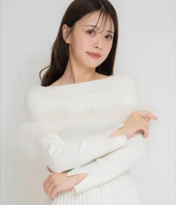 Noela 화이트 플리츠 긴팔 니트 원피스