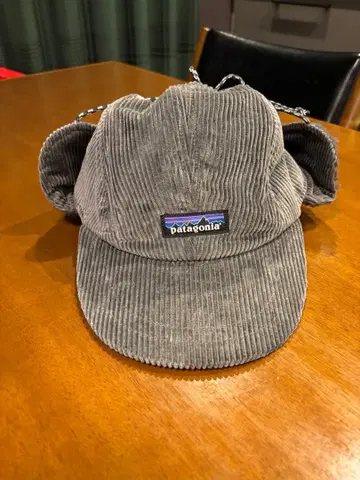 patagonia 귀 달린 코듀로이 캡