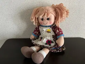 알베로벨로의 여아 인형 안고 있는 인형