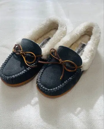 미네통카 모카신 22cm 캠핑 컬러 모크 그레이